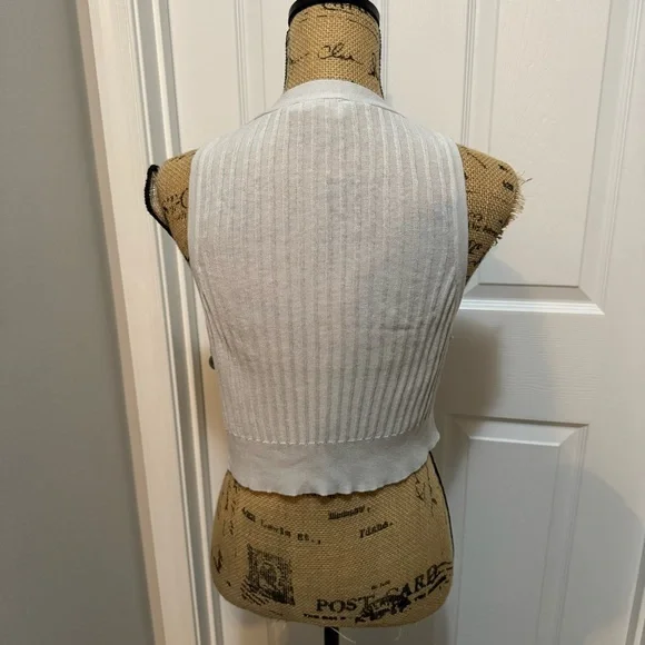 Cropped Ribbed Tank - Picture 6 of 8